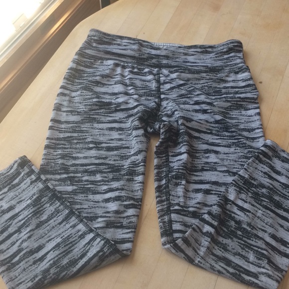 Black & Grey Workout Leggings in JUNIORS Medium - Picture 2 of 6